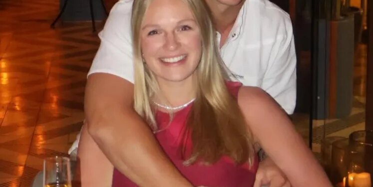 Niners quarterback Brock Purdy and his wife Jenna smile while sitting at a table with drinks.