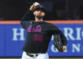 Clay Holmes throws a pitch during the Mets' loss to the A's on April 10, 2026 at Citi Fields.