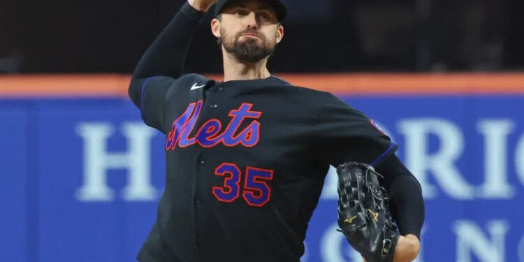 Clay Holmes throws a pitch during the Mets' loss to the A's on April 10, 2026 at Citi Fields.