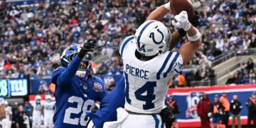 Indianapolis Colts wide receiver Alec Pierce (14) catches a touchdown pass against a Giants defender.