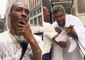 Dwight Howard hilariously runs into Andrew Bynum
