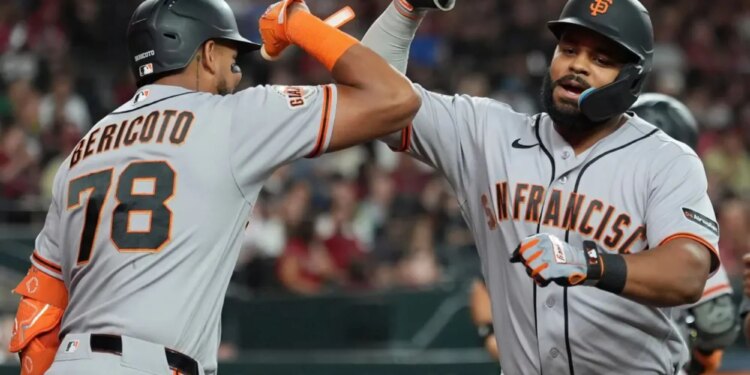 Giants' bats come alive in first win this season over Diamondbacks