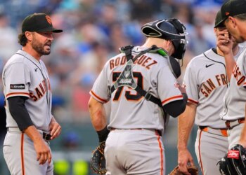 Giants fall season-worst 17 below .500 in loss to Royals