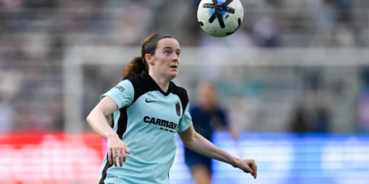 Gotham FC midfielder Rose Lavelle controlling the ball during a game against San Diego Wave FC.