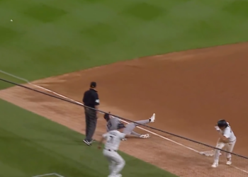 The ball gets past Ryan McMahon during the Yankees' loss to the White Sox on July 29, 2026.