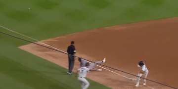 The ball gets past Ryan McMahon during the Yankees' loss to the White Sox on July 29, 2026.