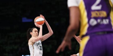 Liberty forward Breanna Stewart (30) shoots a three-point basket during the first half of a game against the Los Angeles Sparks.