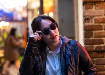 Meta’s glasses will turn off the camera if you tamper with the privacy light