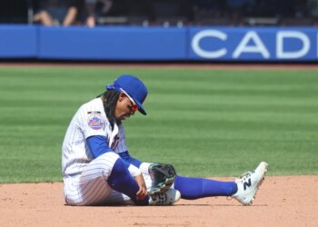 New York Mets shortstop Francisco Lindor (12) sitting on the ground after an error during the ninth inning.