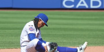 New York Mets shortstop Francisco Lindor (12) sitting on the ground after an error during the ninth inning.