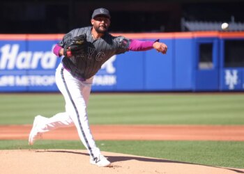 Mets pitcher Sean Manaea (59) pitches in the first inning when the New York Mets played the Atlanta Braves Saturday, June 13, 2026.