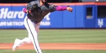 Mets pitcher Sean Manaea (59) pitches in the first inning when the New York Mets played the Atlanta Braves Saturday, June 13, 2026.