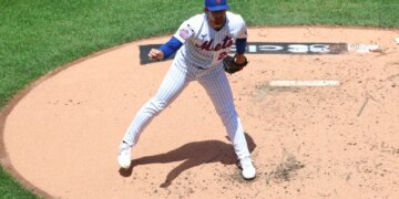 6/24/26 - Chicago Cubs vs. New York Mets at Citi Field - New York Mets pitcher Nolan McLean #26 throws a pitch during the second inning.

Photo by Charles Wenzelberg / New York Post