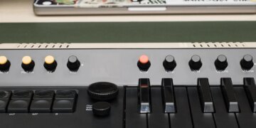 Orchid is a delightfully retro and approachable hipster synth