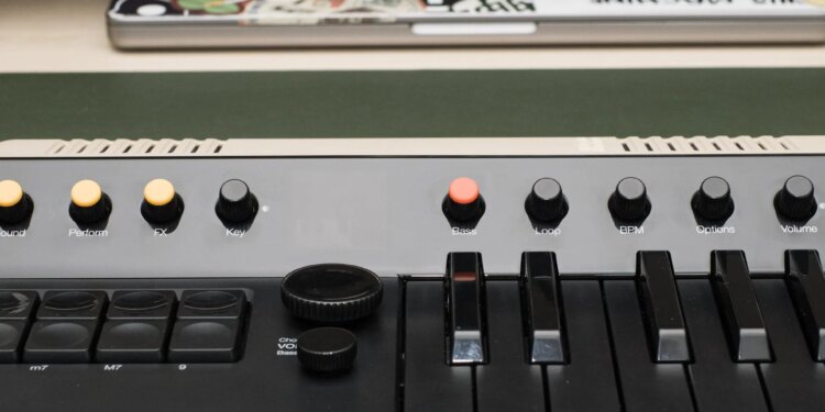 Orchid is a delightfully retro and approachable hipster synth