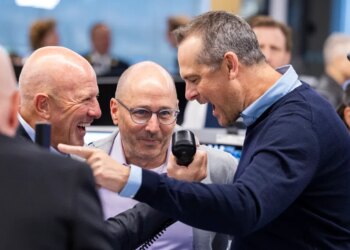 New York Yankee GM Brian Cashman (center) and Manager Aaron Boone (right) participate in the BTIG Charity Day.