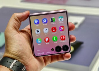 Samsung’s Galaxy Z Flip 8: I almost forgot it was a foldable