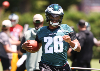 Philadelphia Eagles running back Saquon Barkley (26) runs drills during minicamp.