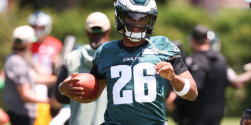 Philadelphia Eagles running back Saquon Barkley (26) runs drills during minicamp.