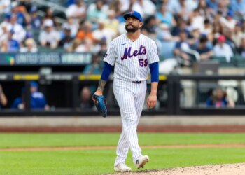 New York Mets pitcher Sean Manaea (59) reacts on the mound in the seventh inning against the Kansas City Royals.