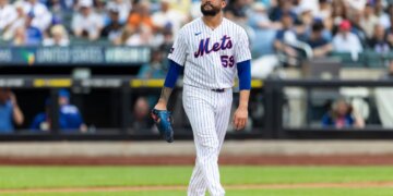 New York Mets pitcher Sean Manaea (59) reacts on the mound in the seventh inning against the Kansas City Royals.