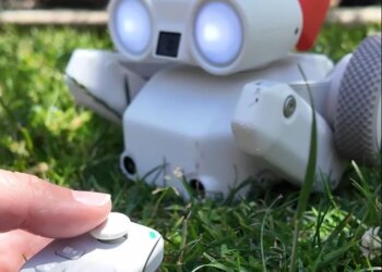This jumping $800 robot camera dog filled me with joy