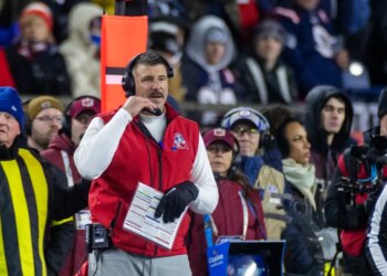Head coach Mike Vrabel of the New England Patriots on the sideline during a game.
