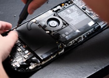 Valve says iFixit will keep selling Steam Deck batteries after all