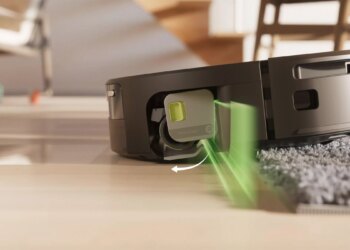 The Roomba 775 has a retractable mop cover.
